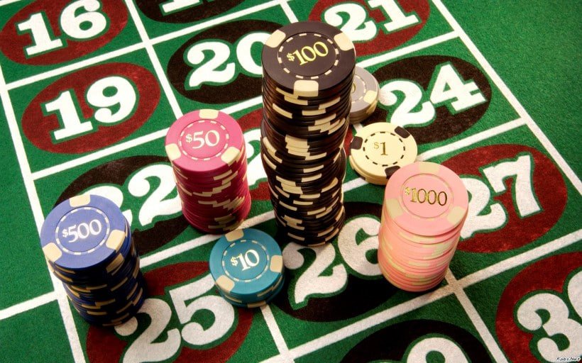 Antarmuka aplikasi mobile bos717 dengan menu game slot dan sportsbook